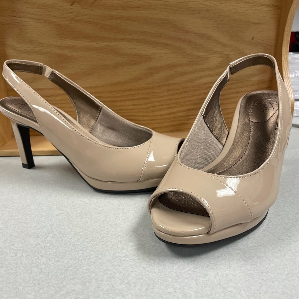 Life Stride Taupe Peep toe 3” Heels